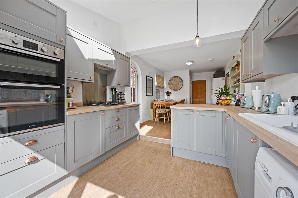 Property photo 2 of 28 93Broadwayweb17.Jpg