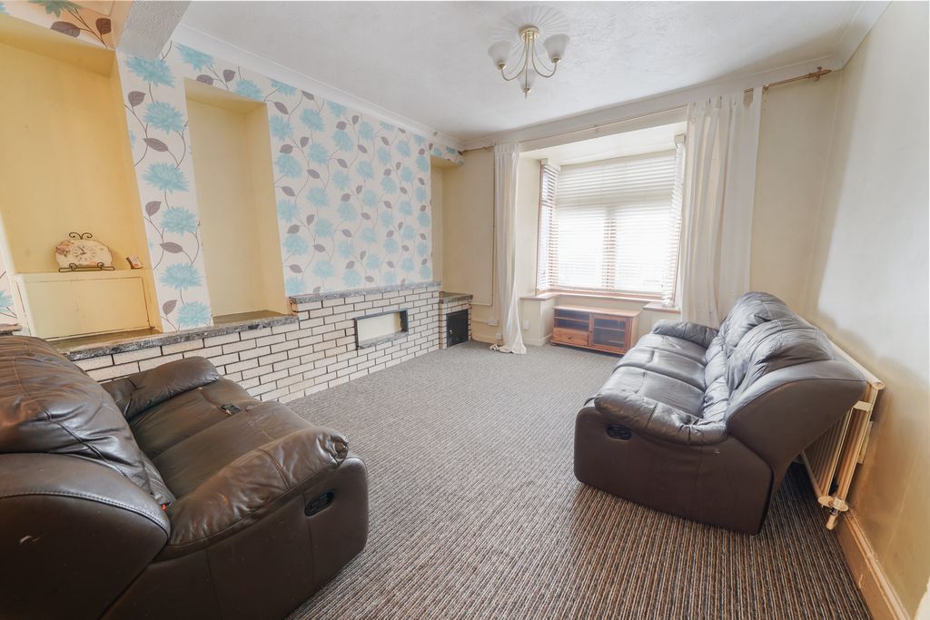 Property photo 3 of 20 1