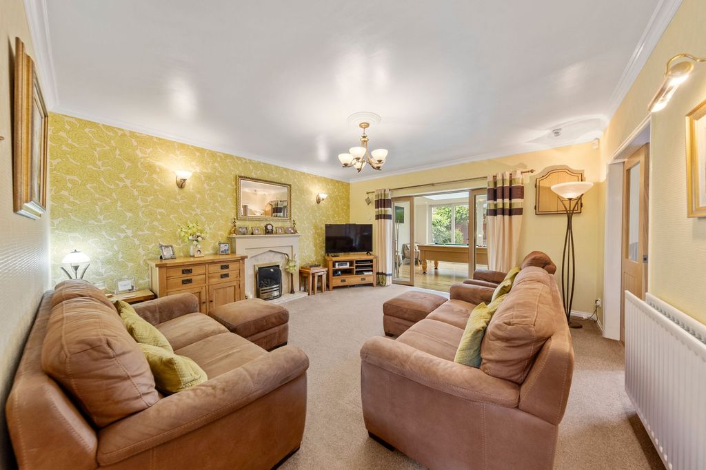 Property photo 2 of 33