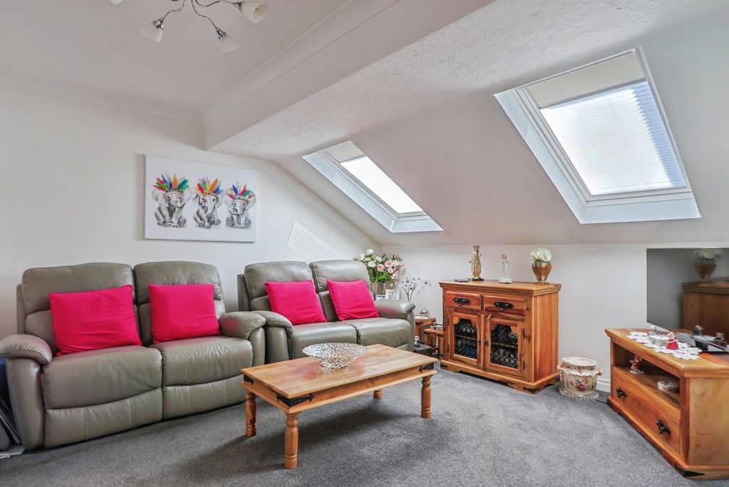 Property photo 3 of 12 Pbox-Img.Jpg