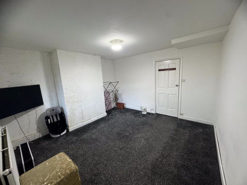 Property photo 3 of 9 Photo 7