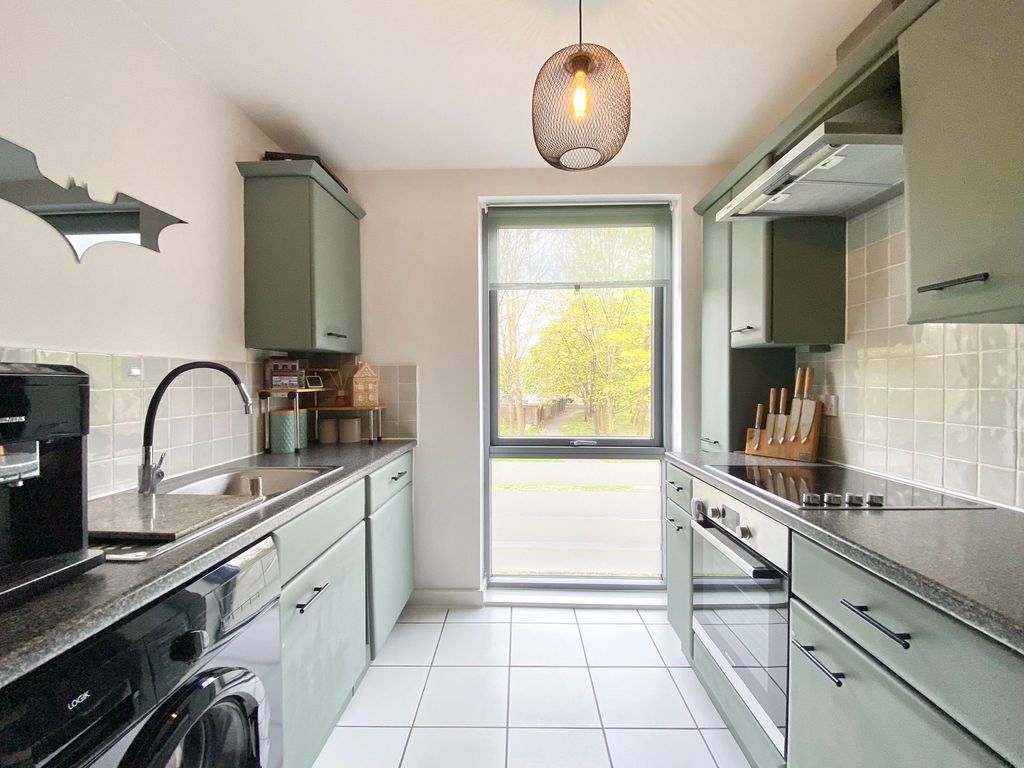 Property photo 3 of 7 Kitchen