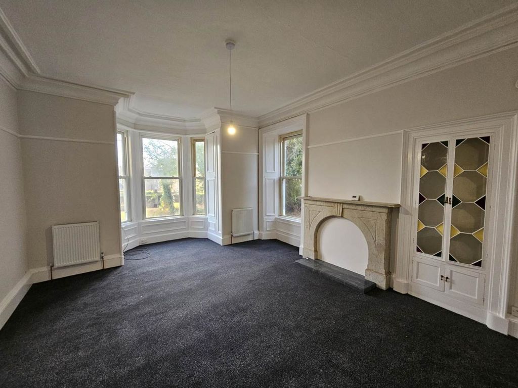 Property photo 2 of 11 1000068578