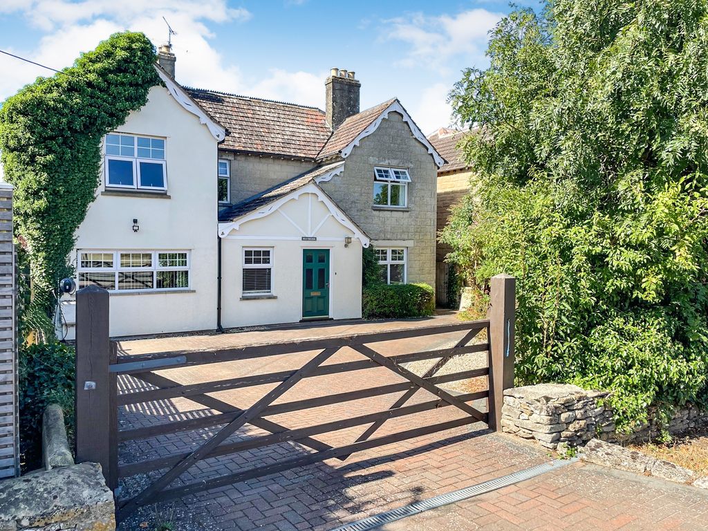 Property photo 1 of 18 4