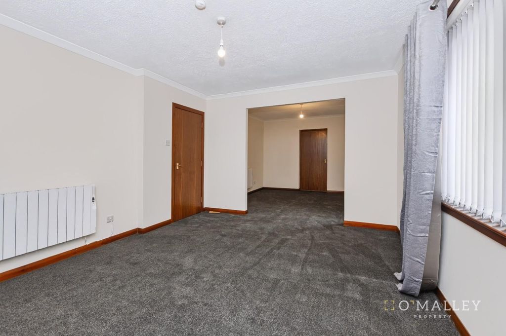 Property photo 2 of 14 Lounge