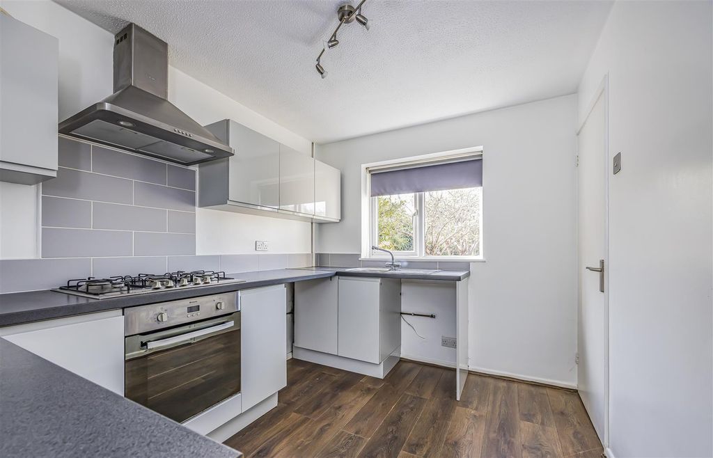Property photo 3 of 10 Brook Gardens, Emsworth-Porticomarketing-Nexa-10.J