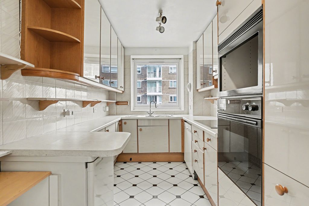 Property photo 3 of 11