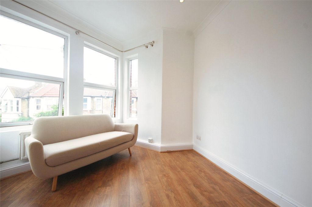 Property photo 3 of 12 Picture No. 02