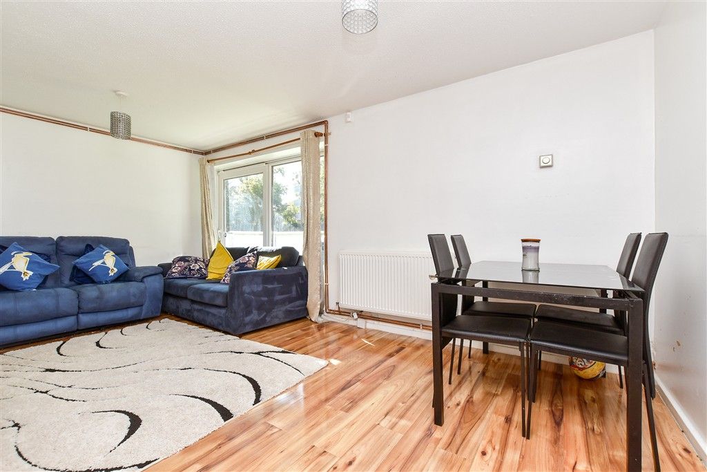 Property photo 1 of 13 Lounge