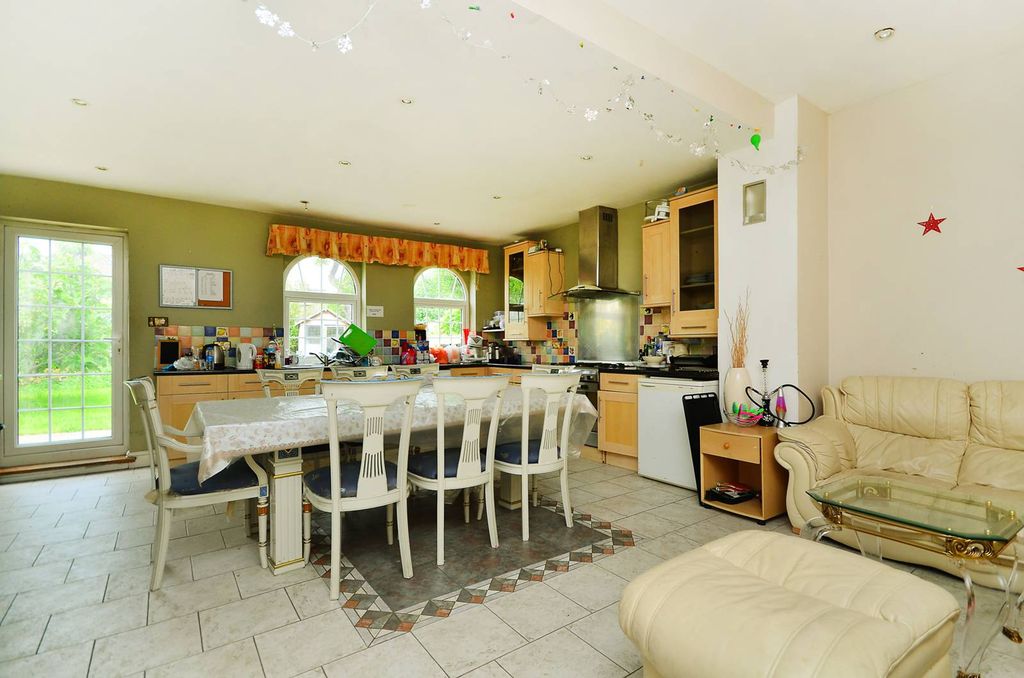 Property photo 1 of 8