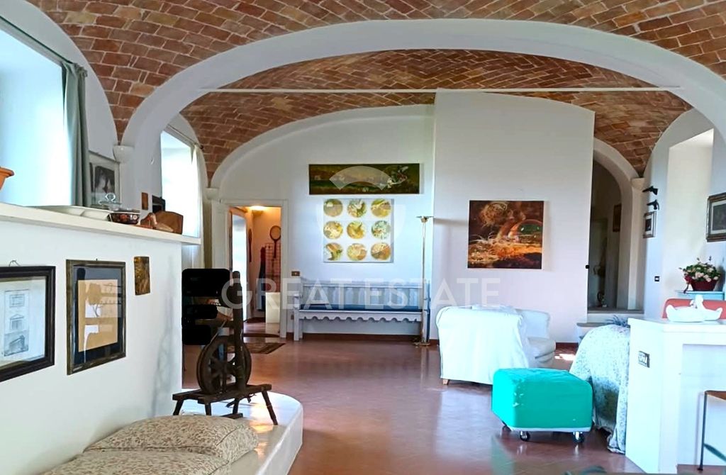 Property photo 2 of 47 Interiors