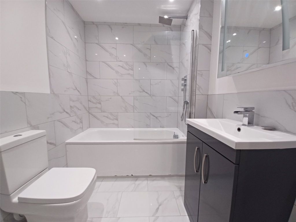 Property photo 2 of 12 Bathroom