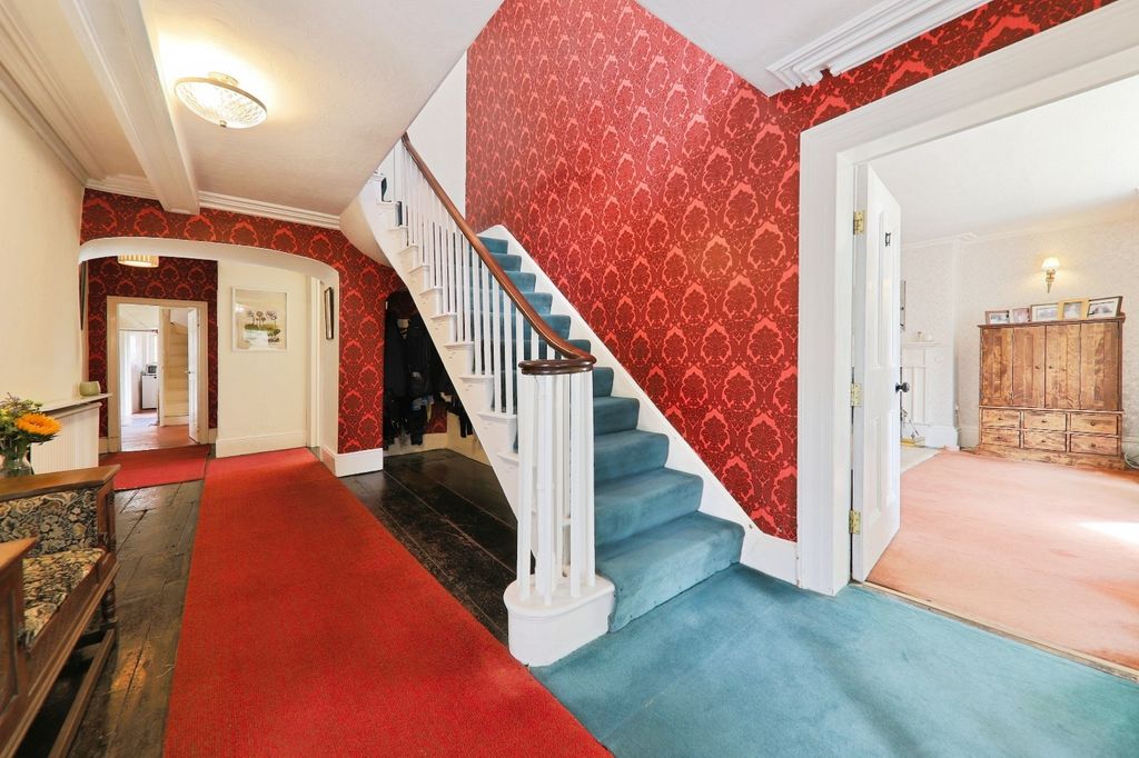 Property photo 2 of 28 5272074