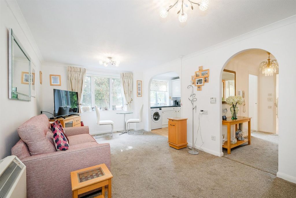 Property photo 1 of 18 32 Westminster Ct-8_Web.Jpg