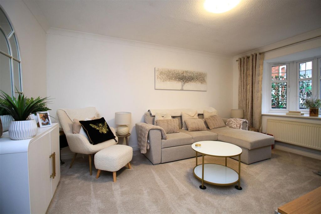 Property photo 3 of 22 Lounge.....Jpg