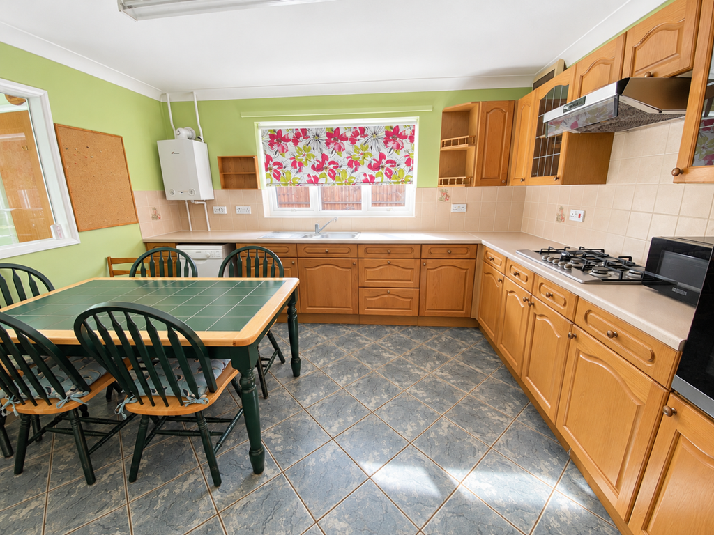 Property photo 2 of 27
