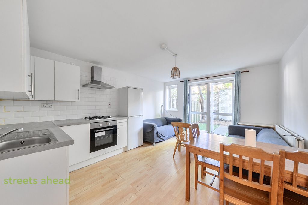 Property photo 2 of 13 3Ef15E60-A505-434...