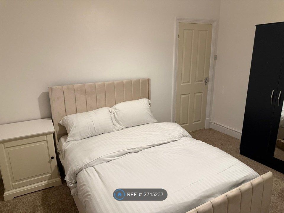 Property photo 2 of 11 Room 1