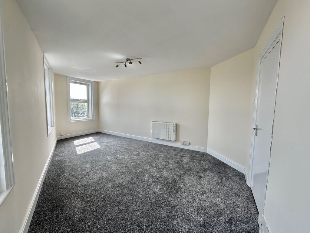 Property photo 1 of 4 Living Room