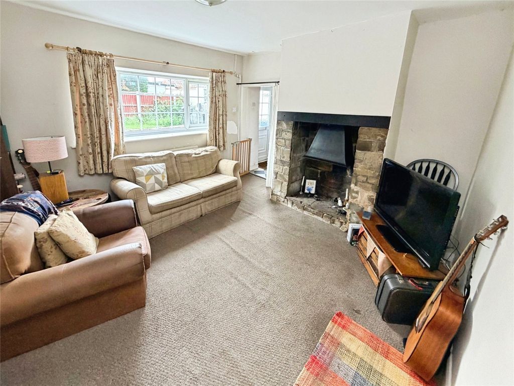 Property photo 2 of 13 Lounge