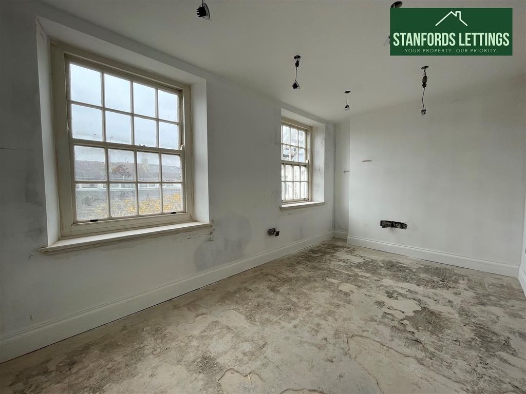 Property photo 1 of 6 Bed.Jpg