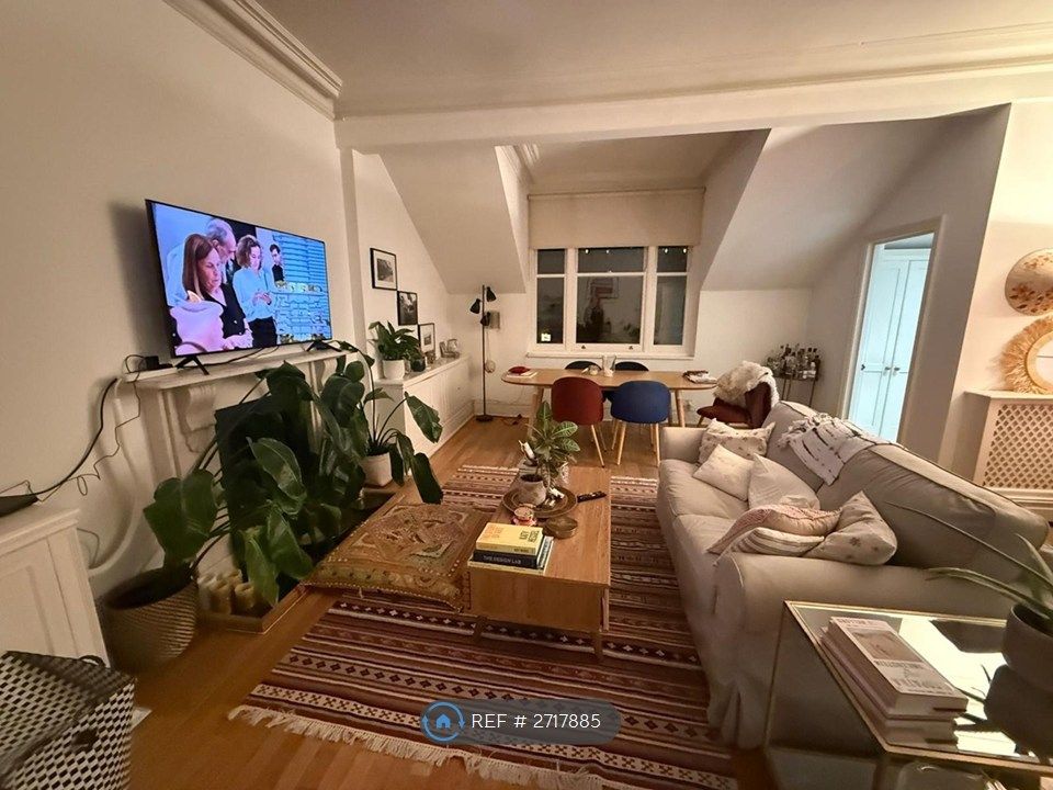 Property photo 2 of 11 Living Room