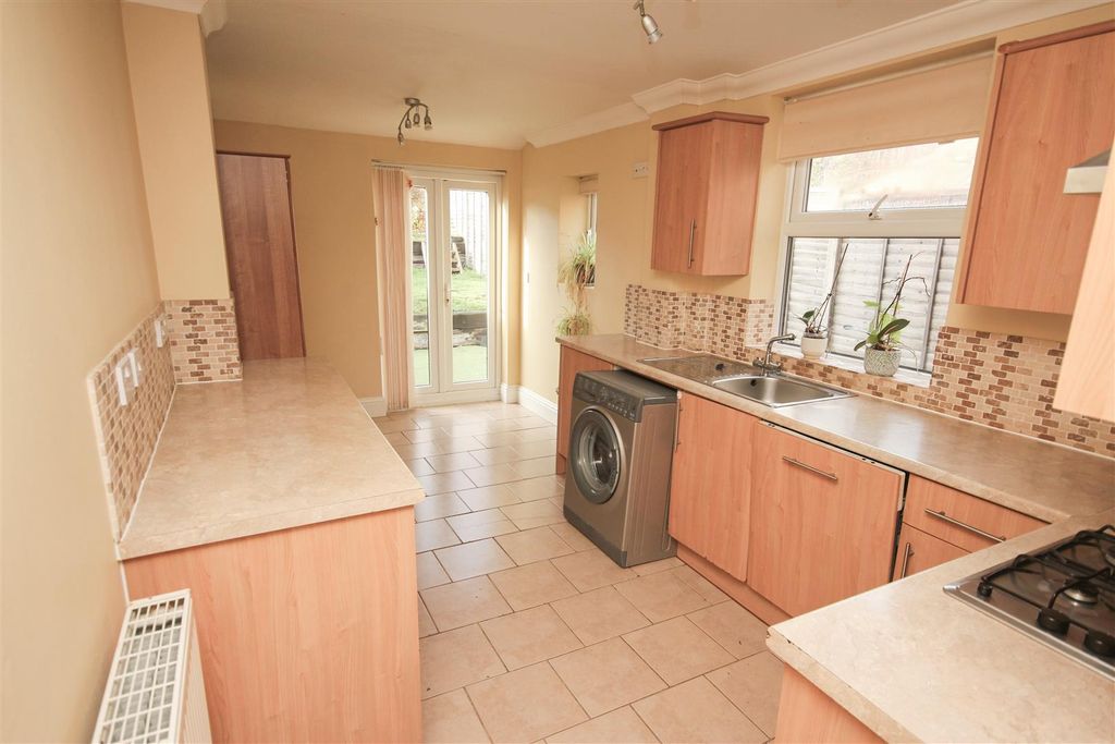 Property photo 2 of 12 Kitchen 2.Jpg