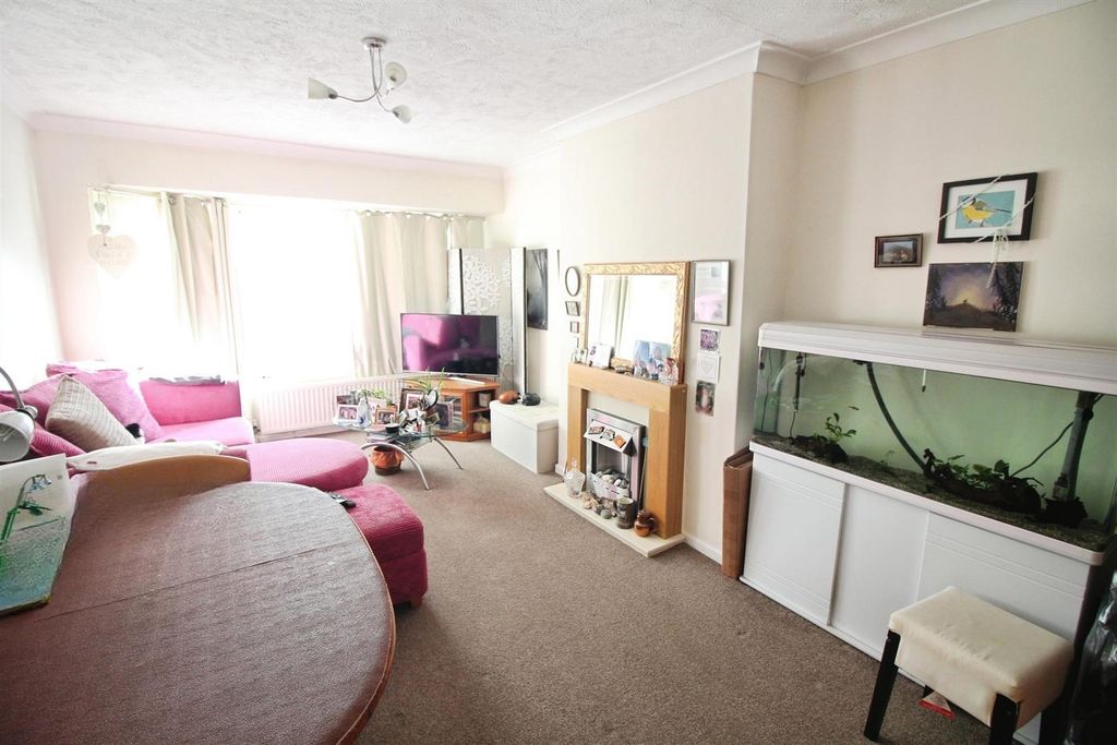 Property photo 2 of 7 Lounge