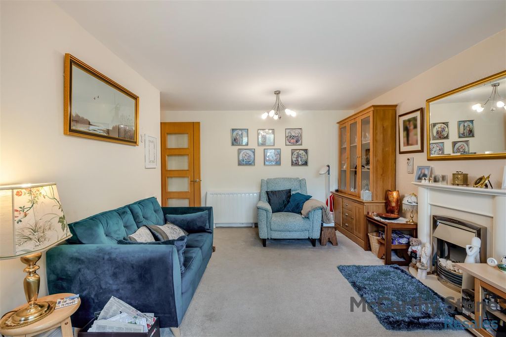 Property photo 3 of 16 8639380-Interior05.Jpg