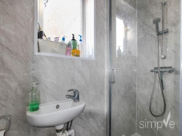 Property photo 3 of 11 Bathroom