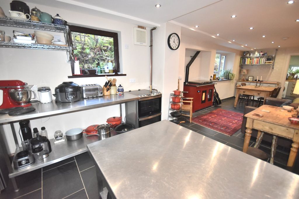 Property photo 3 of 24