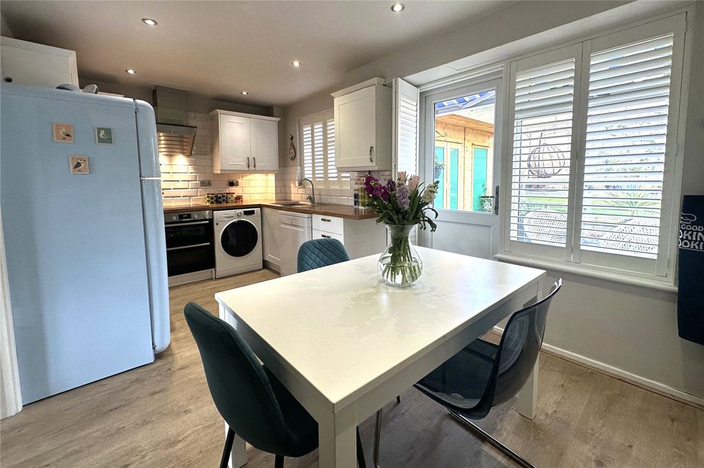 Property photo 2 of 25 Picture No. 18