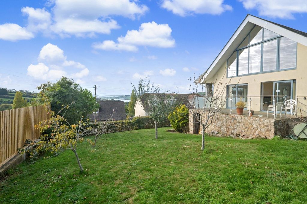 Property photo 2 of 25 Picture No. 47