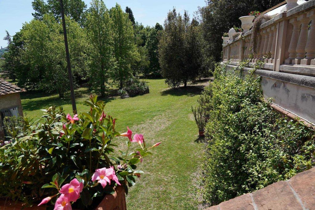 Property photo 2 of 25