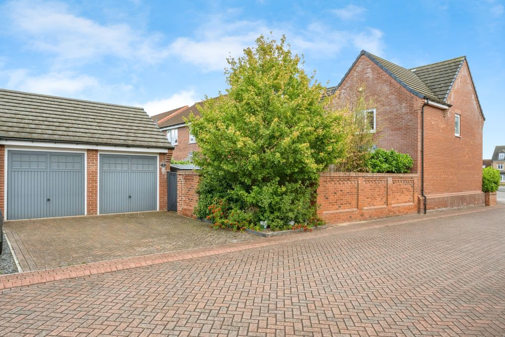 Property photo 2 of 26 32