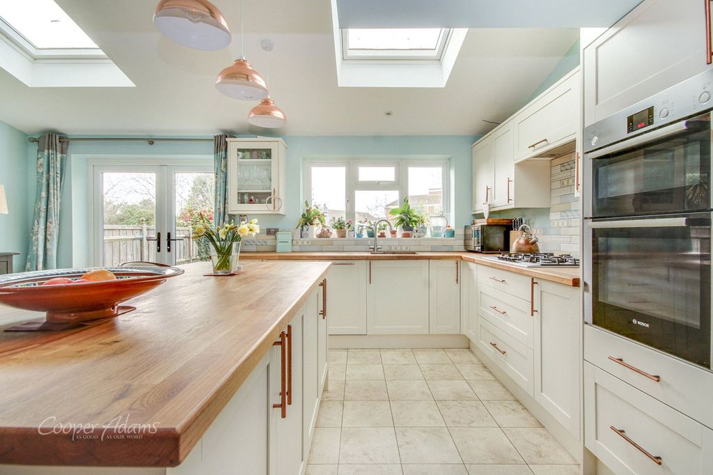 Property photo 3 of 14 Kitchen