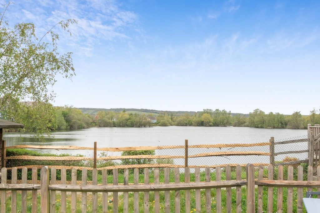 Property photo 3 of 23 1446656-5-69E23Bd192A6F.Jpg