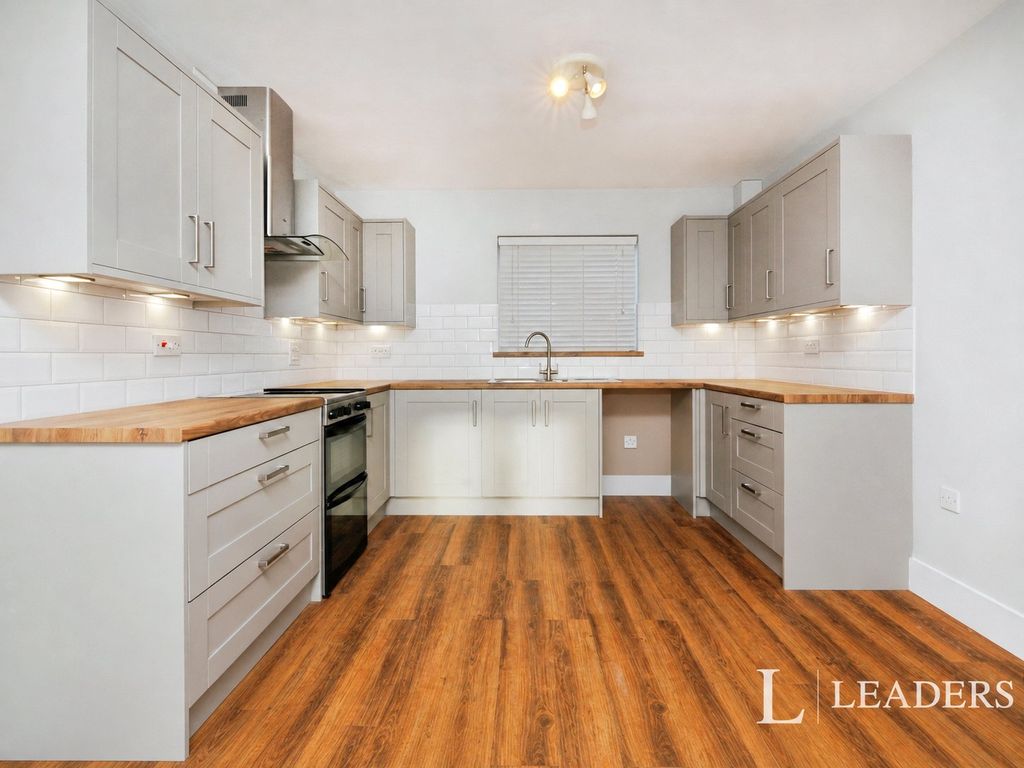 Property photo 2 of 21 Kitchen