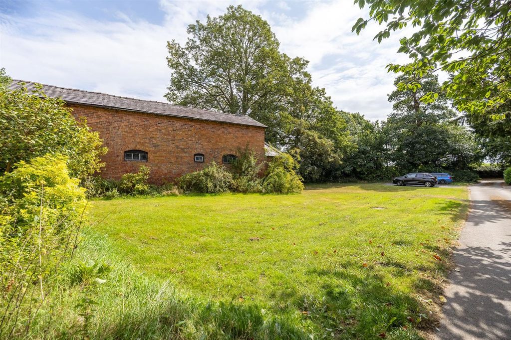 Property photo 3 of 21 5Stokebarns-29.Jpg