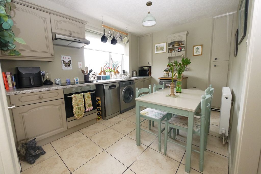 Property photo 2 of 14 4