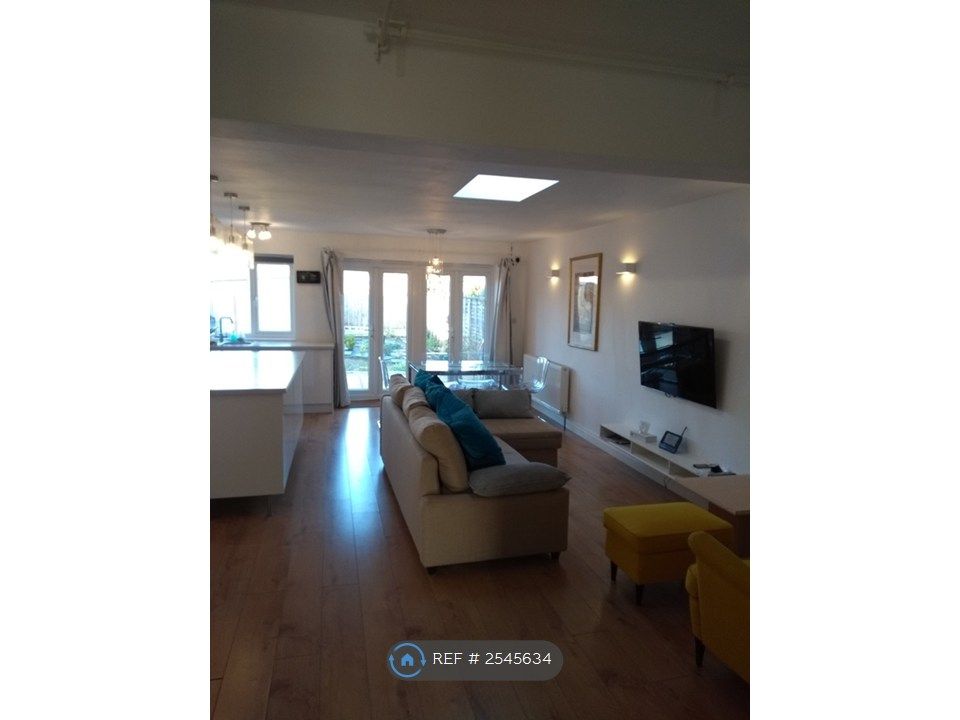 Property photo 2 of 10 Living
