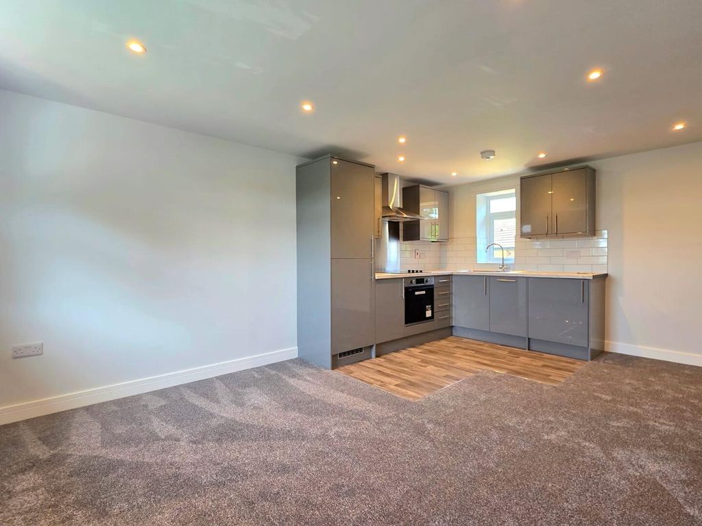 Property photo 1 of 11 Kitchen