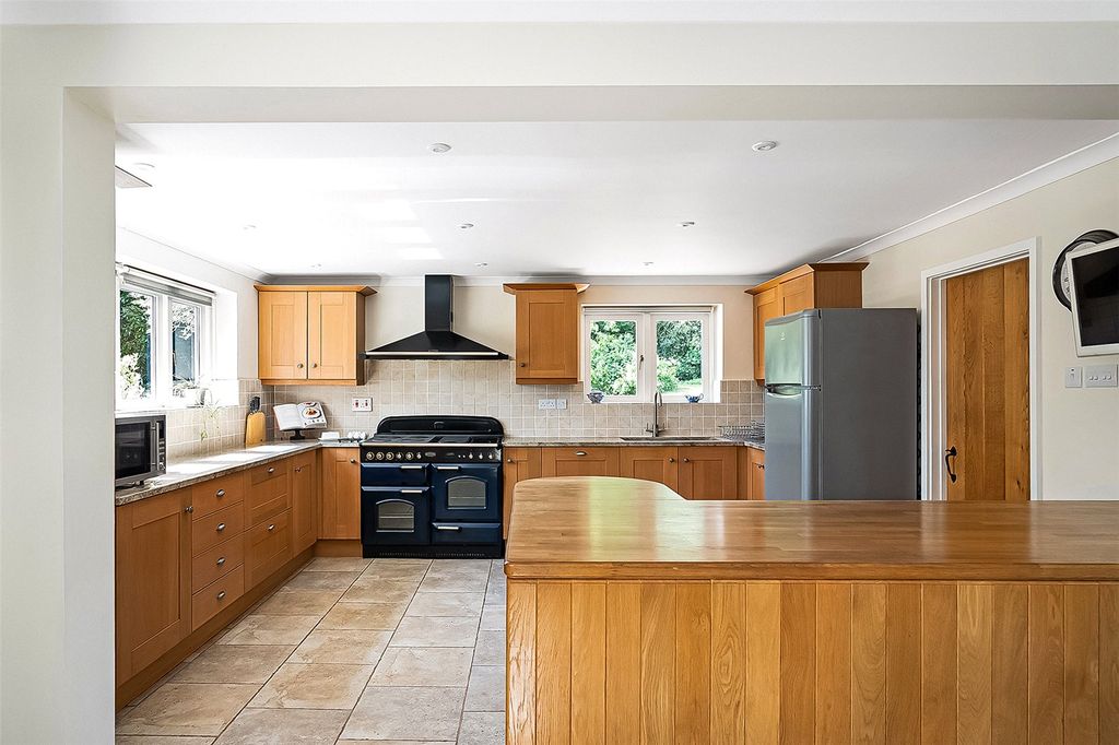Property photo 3 of 43 House. Partnership