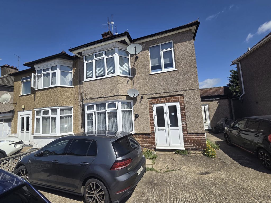 Property photo 1 of 7 First Floor Maisonette In Harrow Ha2