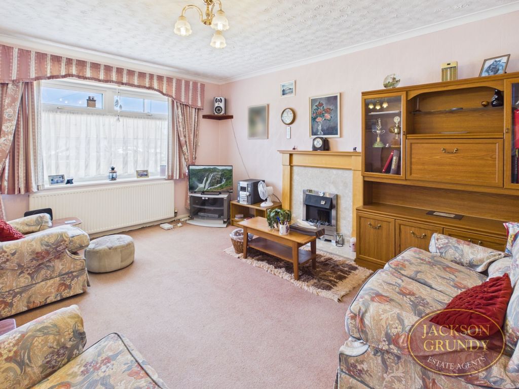 Property photo 2 of 10 Woodland Close