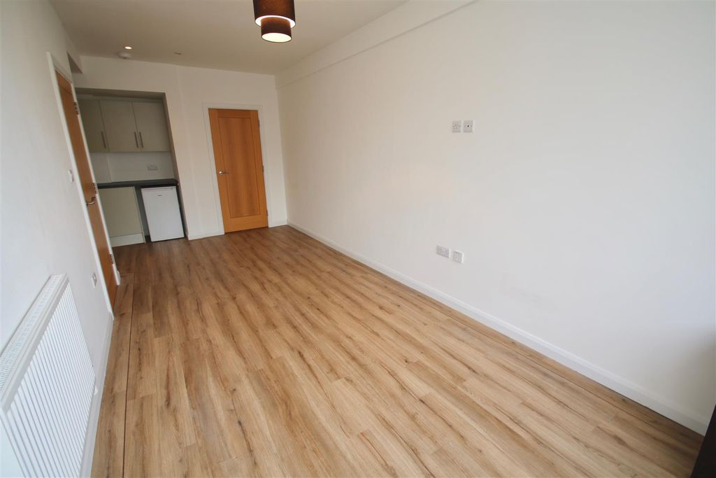 Property photo 3 of 9 Hvl0Wyq8C0Kktseqpdir9Q.Jpg