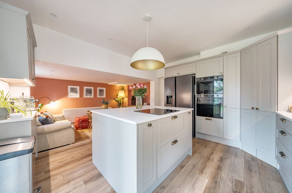 Property photo 3 of 15 1375197-27-6908Bb...