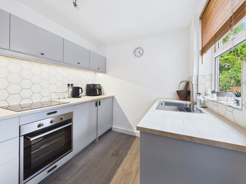 Property photo 3 of 16 Kitchen
