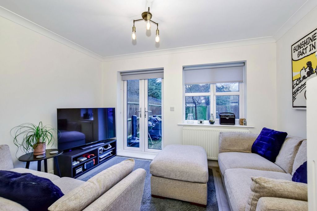 Property photo 3 of 11