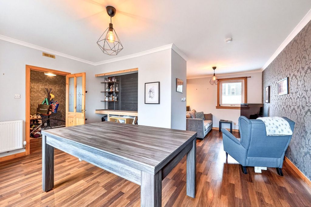 Property photo 2 of 64 Dining Room